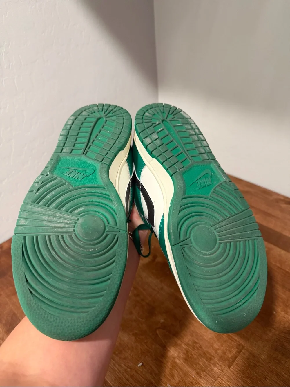 Nike Dunk Low-Top Sneakers in Green/White (6 M/ 8 W)
